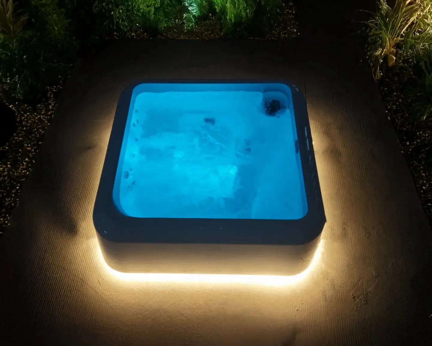 Rejoice Spa | Solid White